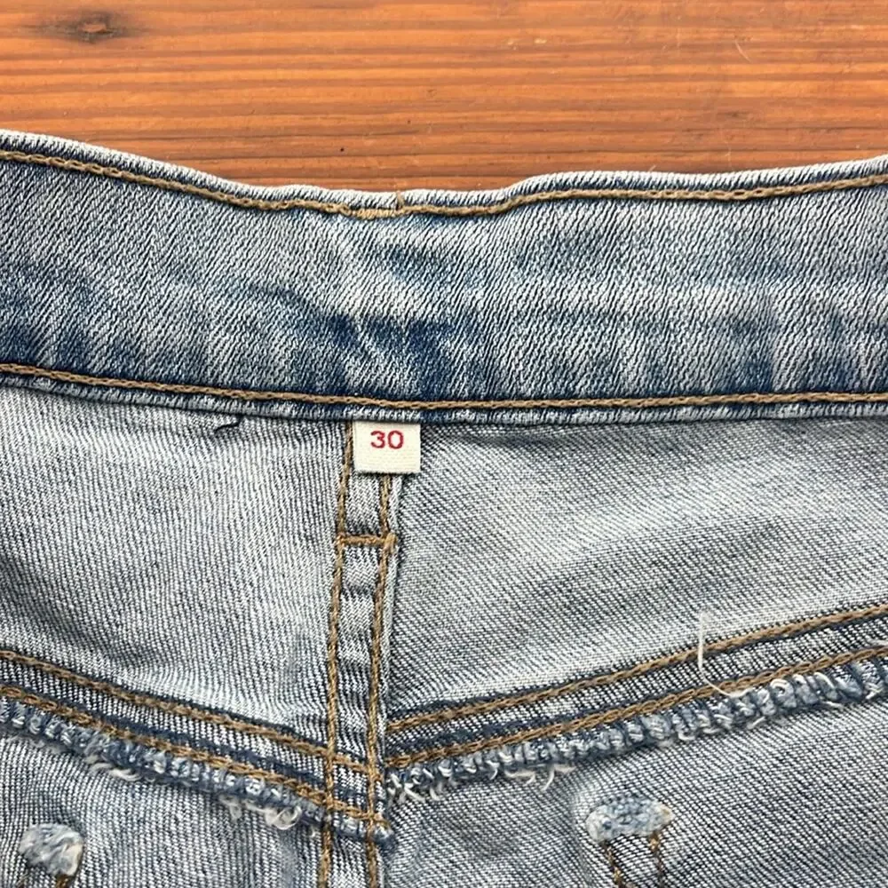 Levi’s long inseam mid rise distressed denim jean shorts sz 30